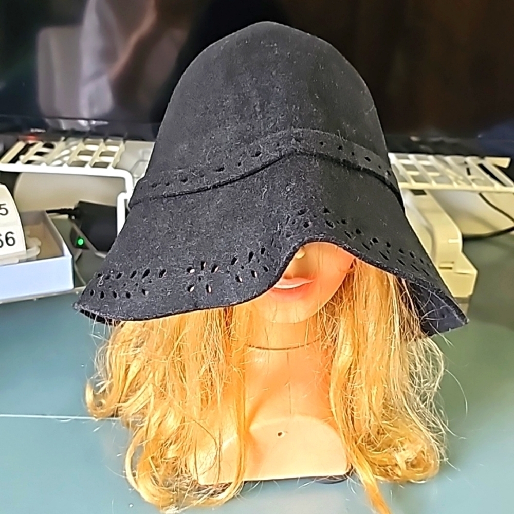 Adorable  hats Co. ONE SIZE. 100% wool. Adjustable strap inside.